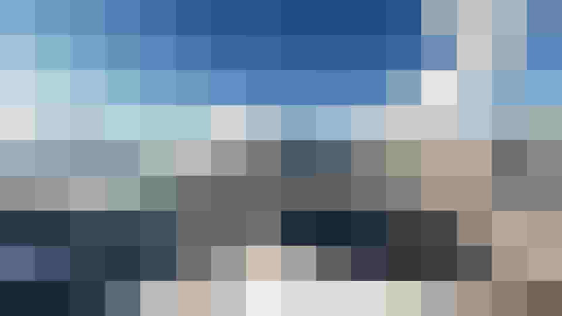 Schneebedeckte Landschaft rund um den Zeller See mit Bergen und blauem Himmel.